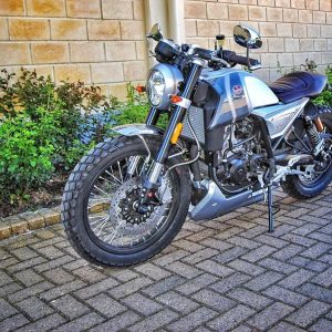 Brake With Thumb-Operated Radial Master Cylinder: Custom Design and Pressure Sensor Safety-HandyTech & Gilani