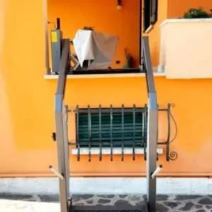 Outdoor Wheelchair Platform Lift: Compact, Durable, and Easy to Install